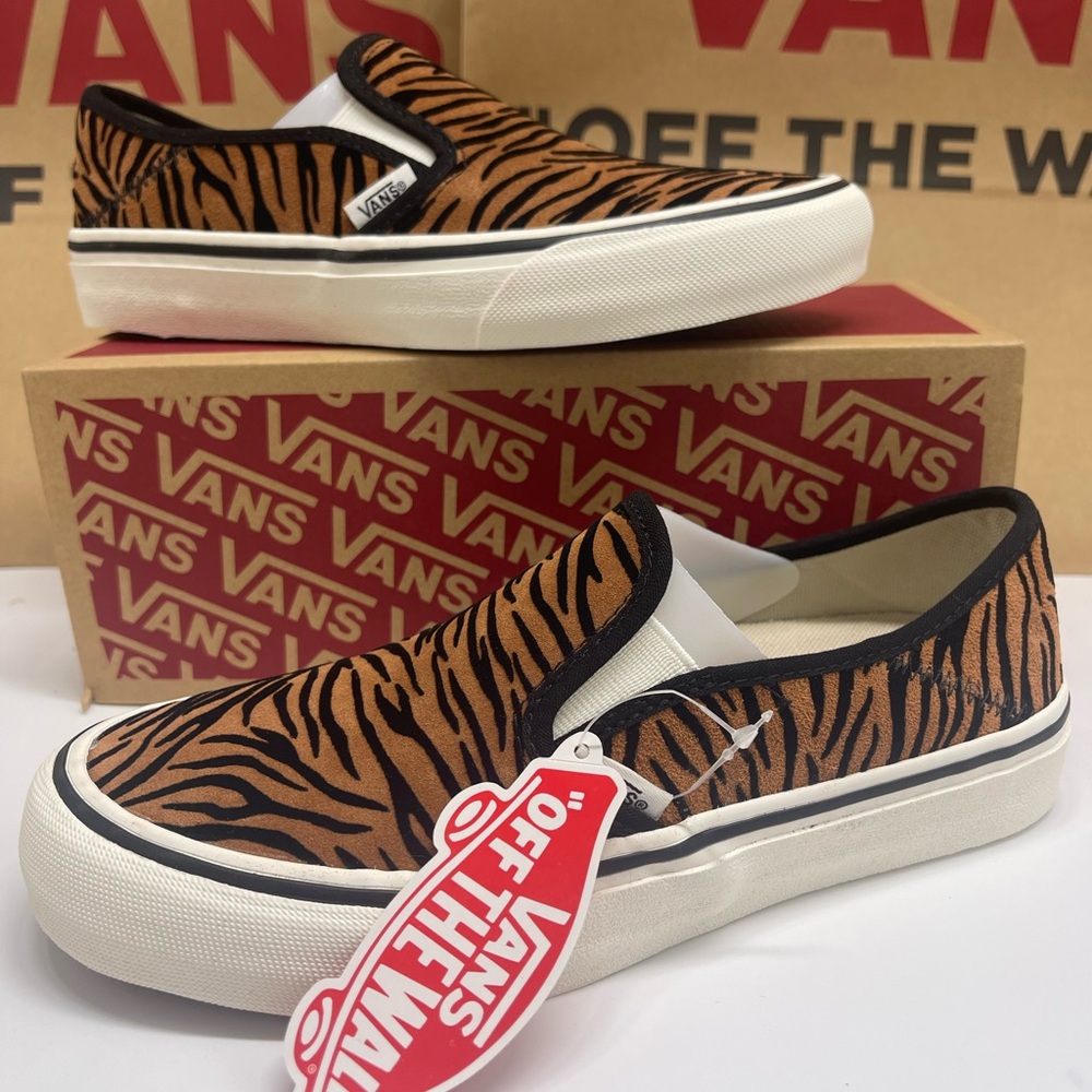 Vans Women's Slip-On Sf (Animal Stripes) Black /Marshmallow Sneakers
VN0A5HYQ9ZY - Picture 13 of 16